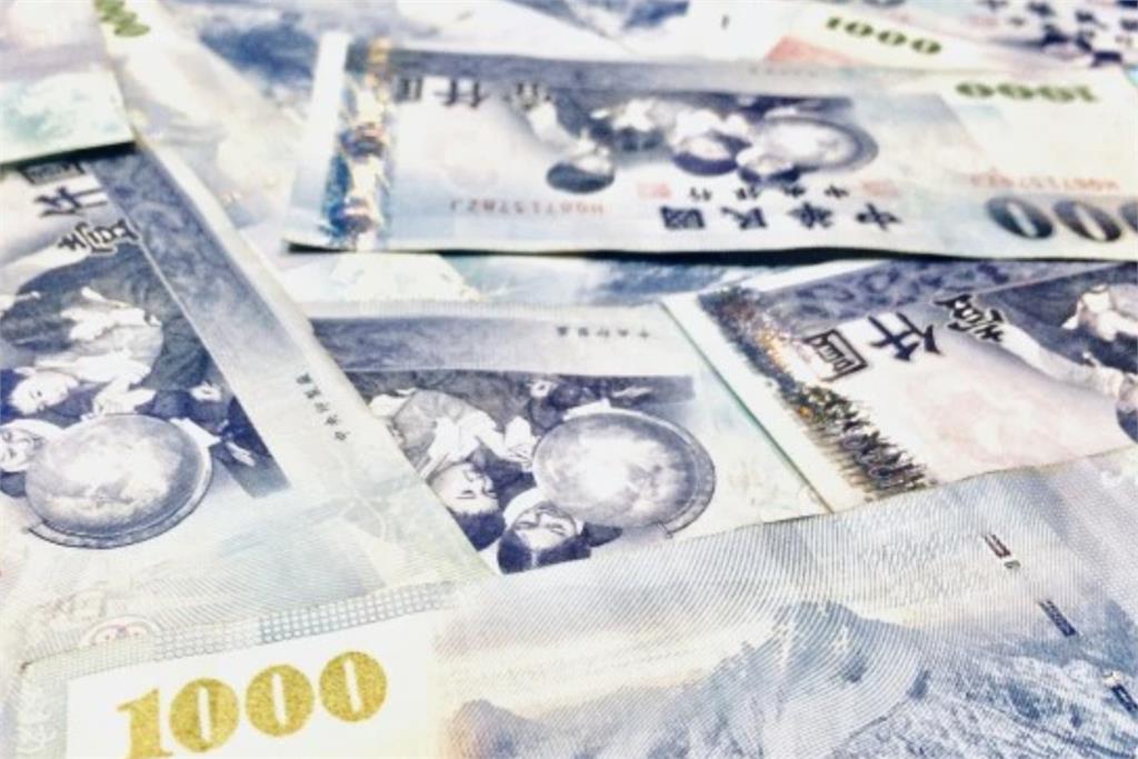 軍公教年終2月6日發放　多數人可領2.5個月獎金