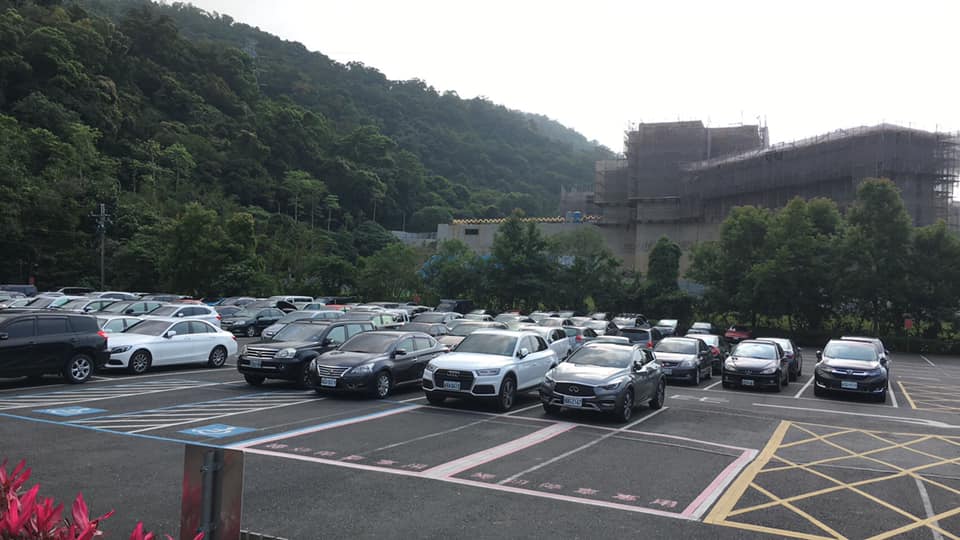 快新聞／宜蘭五峰旗停車場車輛再達50% 今早已啟動流量管制