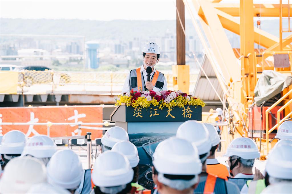 淡江大橋合龍典禮「歡迎總統」布條爭議　公路局強調非主辦單位行為