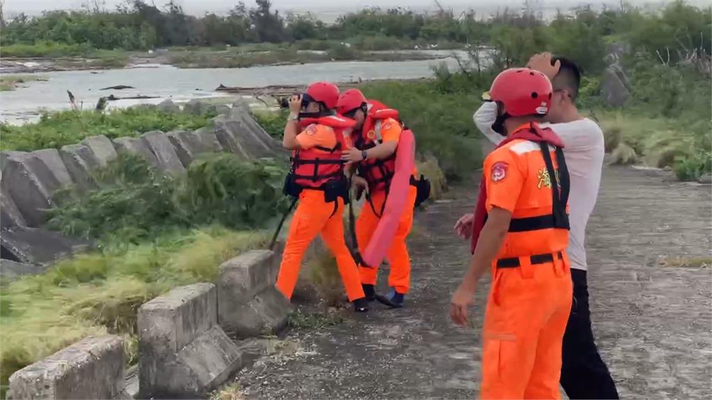 颱風天相約釣魚　釣客遭強風吹落海中下落不明