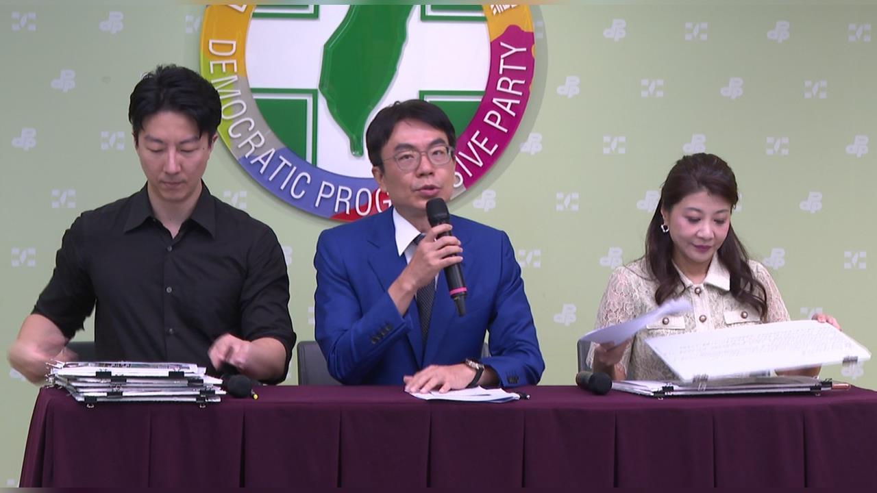 在野續轟政府擋疫苗！綠轟：防疫跑斷腿、藍白扯後腿