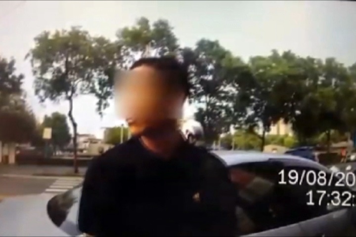 毒犯未依規定報到 遭警攔查大街上演逃跑秀