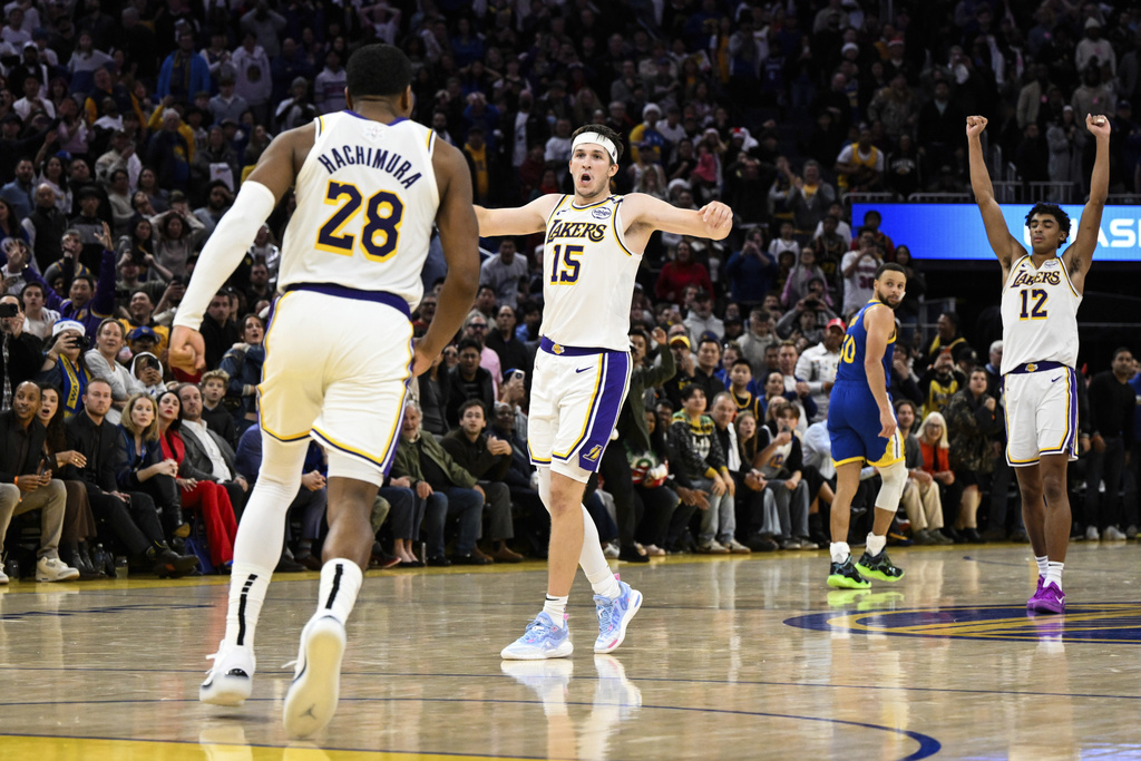 NBA/詹皇聖誕節大戰出賽創紀錄 湖勇大戰拚到最後一秒才分出勝負
