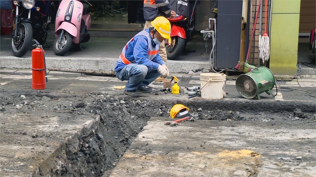 挖破天然氣管線冒「火柱」　民眾竄逃幸無傷亡