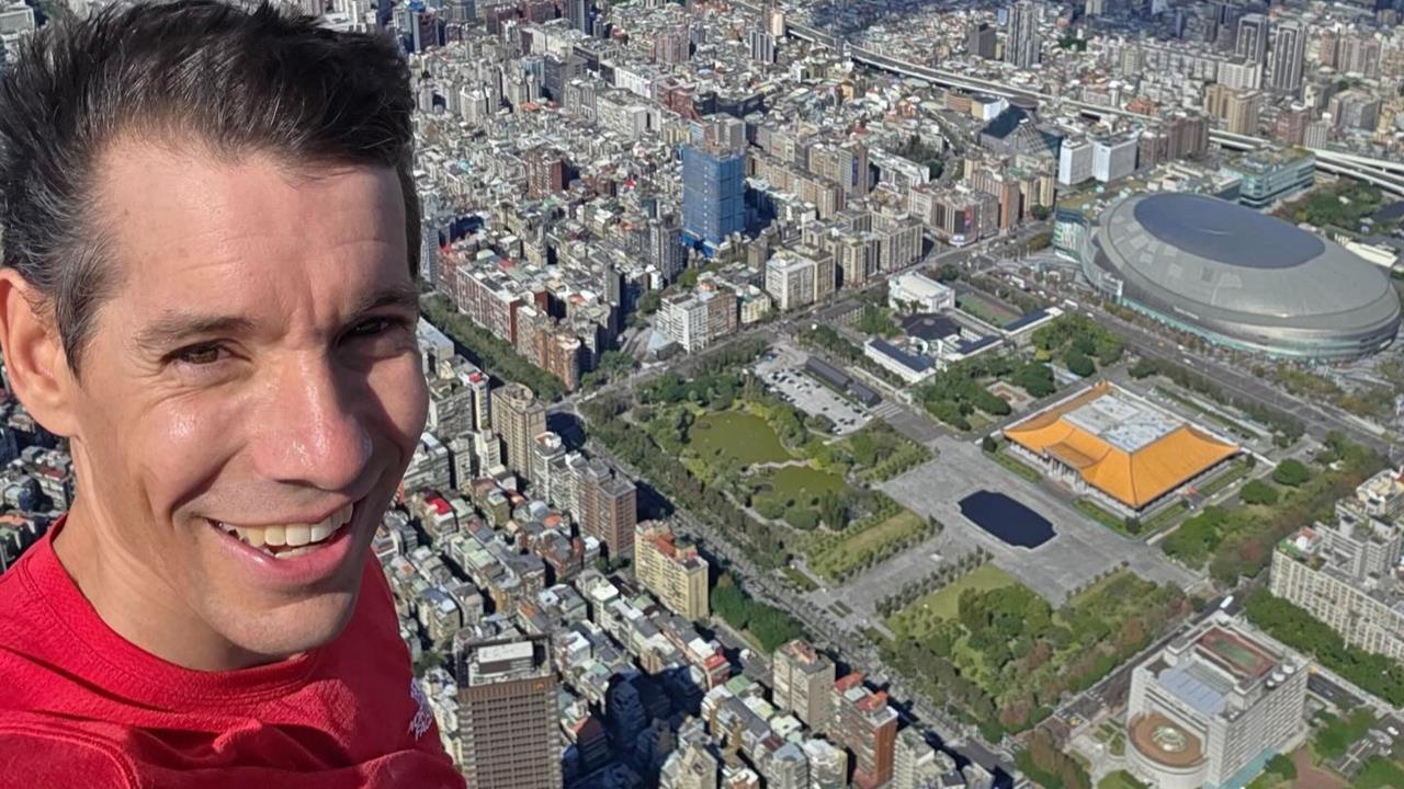 霍諾德成功挑戰台北101「亂象出現」！背心男模仿爬影片曝網酸：猴子