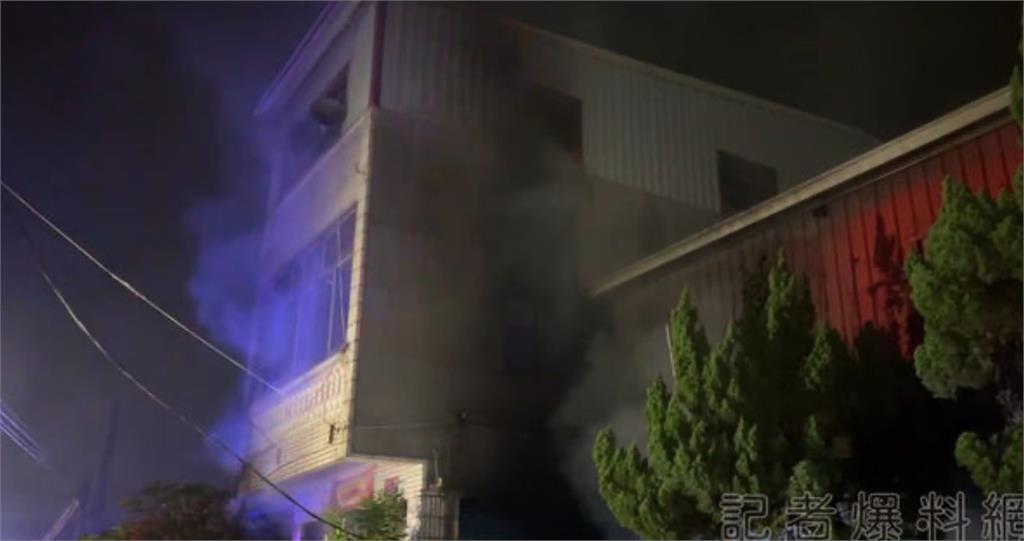 快新聞／高雄透天厝暗夜大火「延燒2戶」　屋主妻救出後「無生命跡象」急救中