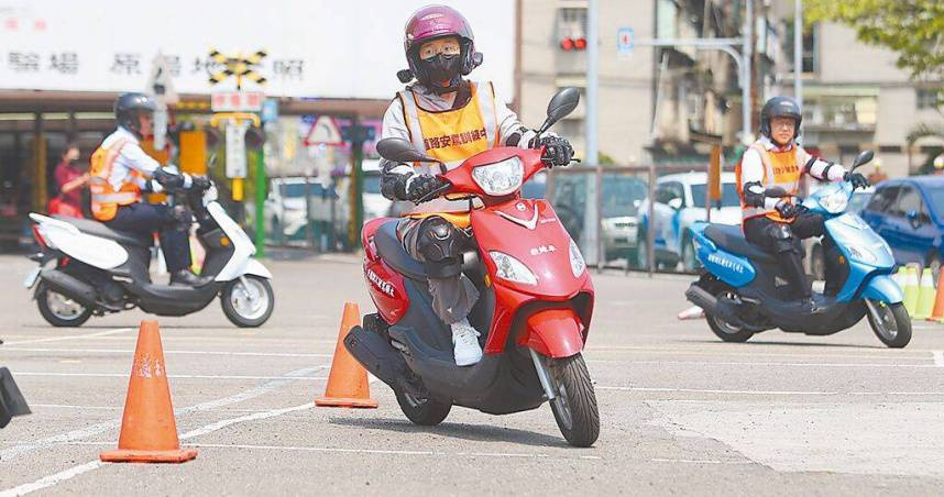 機車駕訓族有福了！金管會送獎勵金「強制險最高省一半」　上路時間出爐