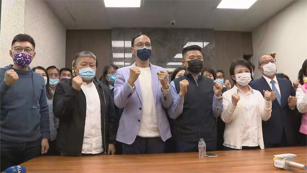 盧秀燕就在現場...　顏寬恒參選記者會高喊：解決台中空污！