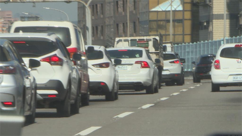 開學首日大量車潮湧現　雙北主要幹道壅塞