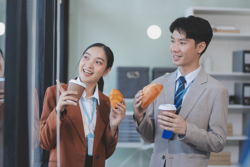 愛情訊號藏不住!男生對妳有好感的6個「身體反應」快來對照看看