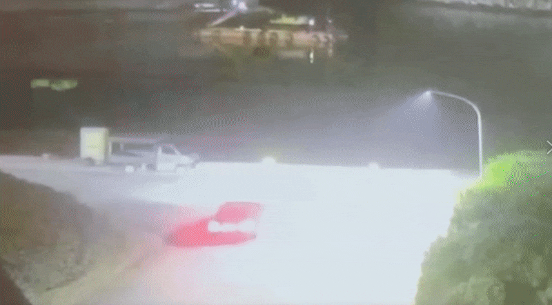 有片／60歲婦人夜衝金山！不熟路況竟「直墜漁港溺斃」落海畫面曝光