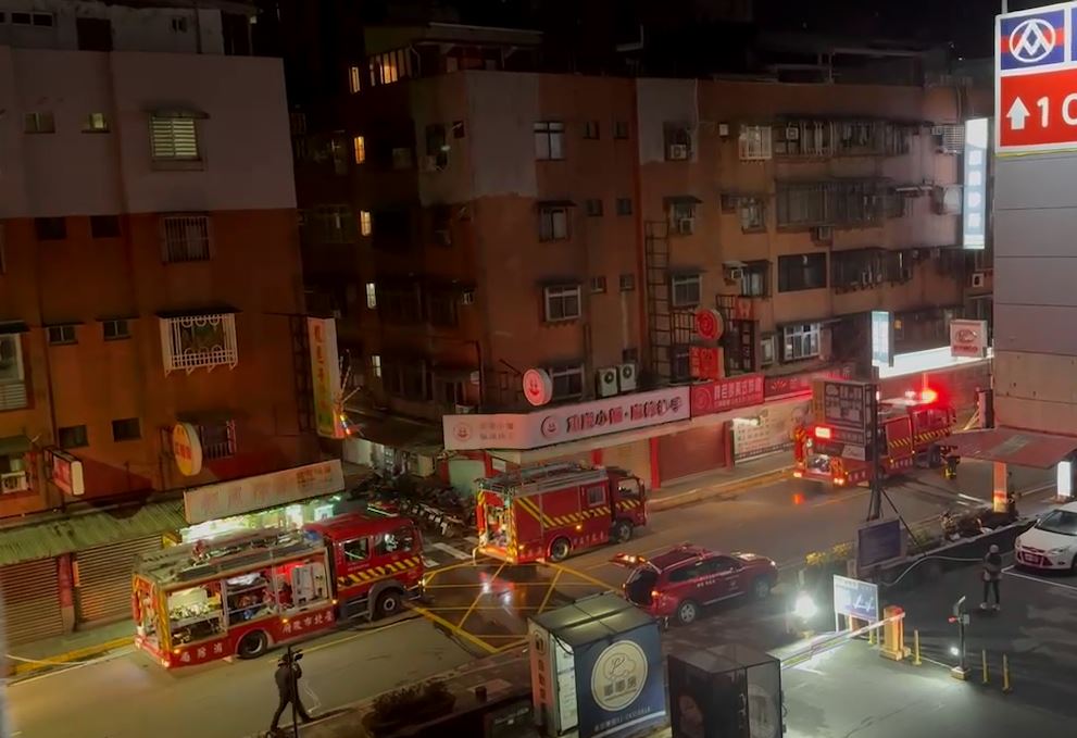 占用防火巷違規營業　北市小吃店起火竄濃煙