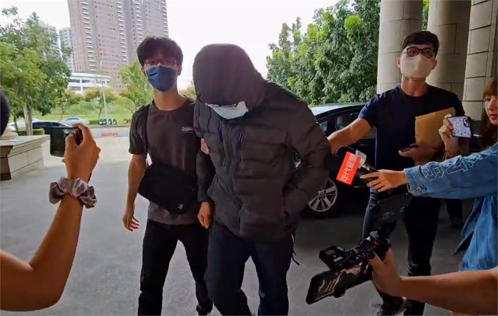 快新聞/「Lin Bay好油」林裕紘疑自導自演恐嚇 地院凌晨裁定收押禁見