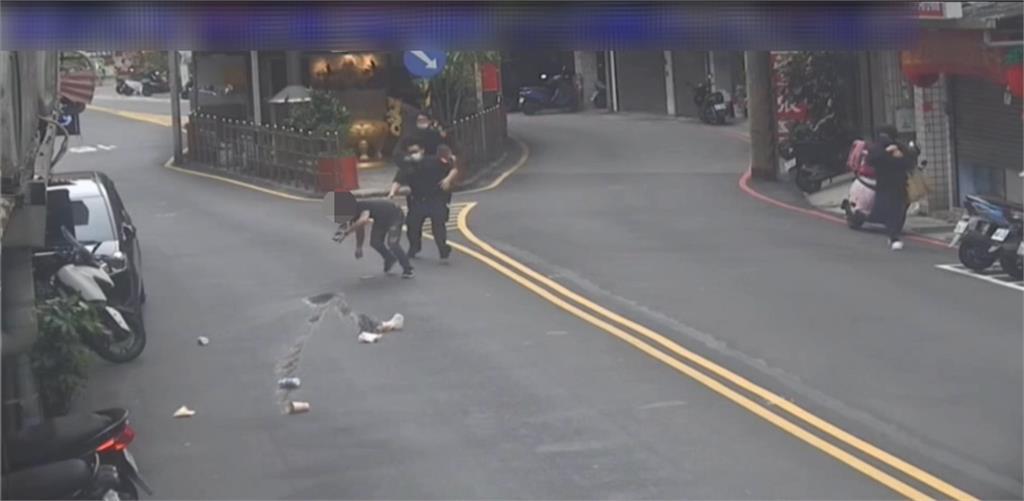 見警心虛!失聯移工遭盤查狂奔 勇警追上「小外割」壓制