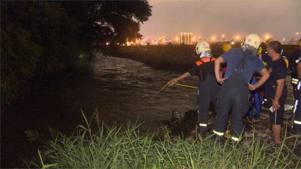 台中溪水暴漲 6人受困沙洲平安獲救