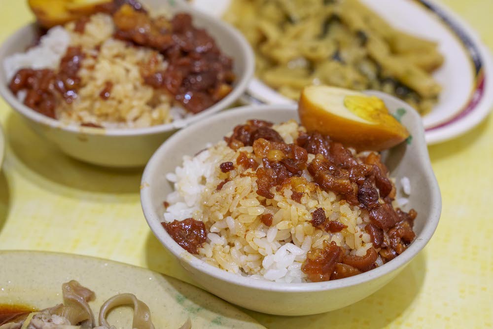 <em>三重</em>美食店小二 ｜在地人激推ㄟ魯肉飯　餐點銅板價正港台灣味