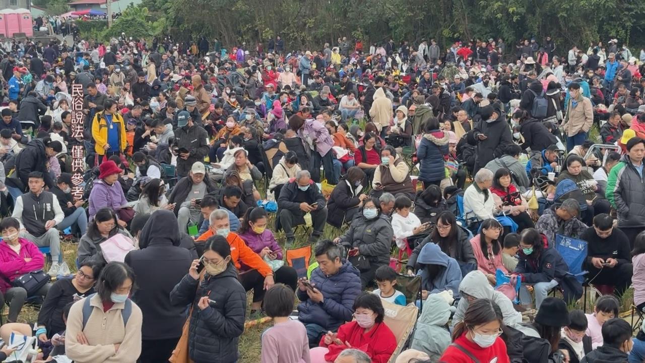 南投紫南宮錢母「只送不賣」 　民眾每年搶排領「求財夯物」