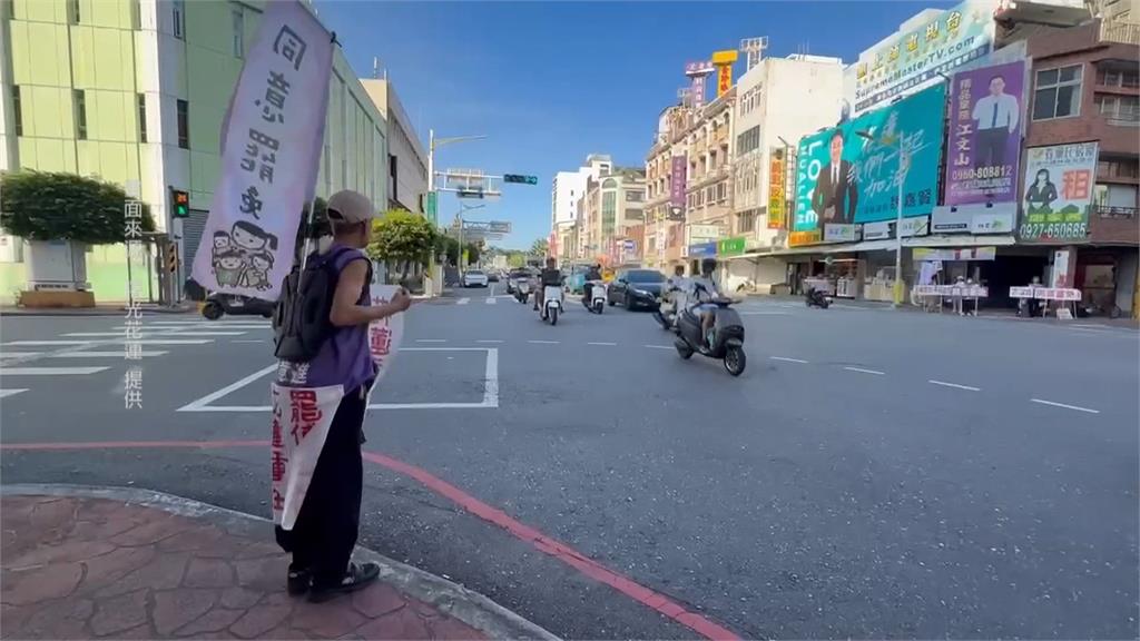 罷傅力道強！葉霸連三天站路口　網友：你怎能不被葉霸感動