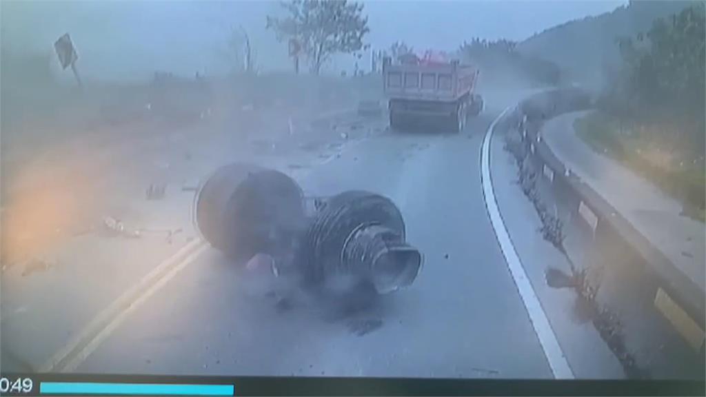 南投砂石車對撞!傳動軸噴飛 駕駛送醫不治