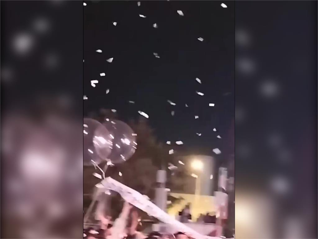 快新聞／台南跨年鬧場！男子放氣球綁布條「交出監視器」　環保局不忍開罰了