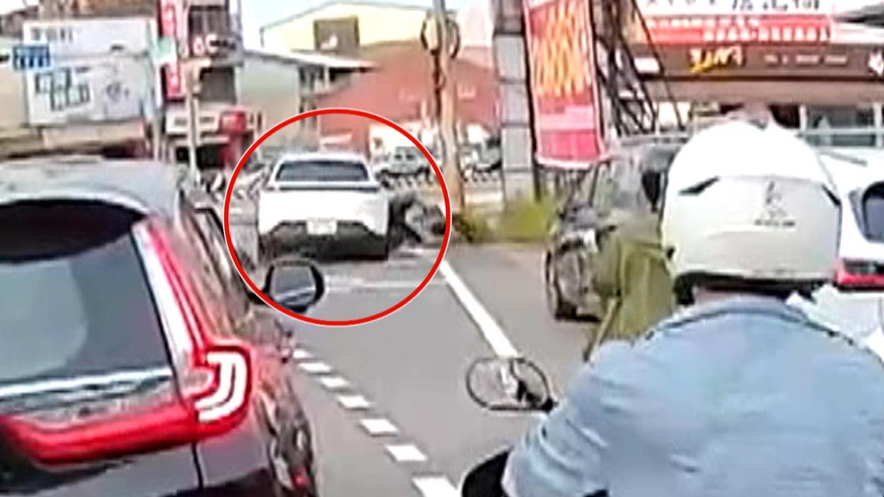 又是毒駕！台南轎車連環追撞汽機車　3騎士遭當場撞飛