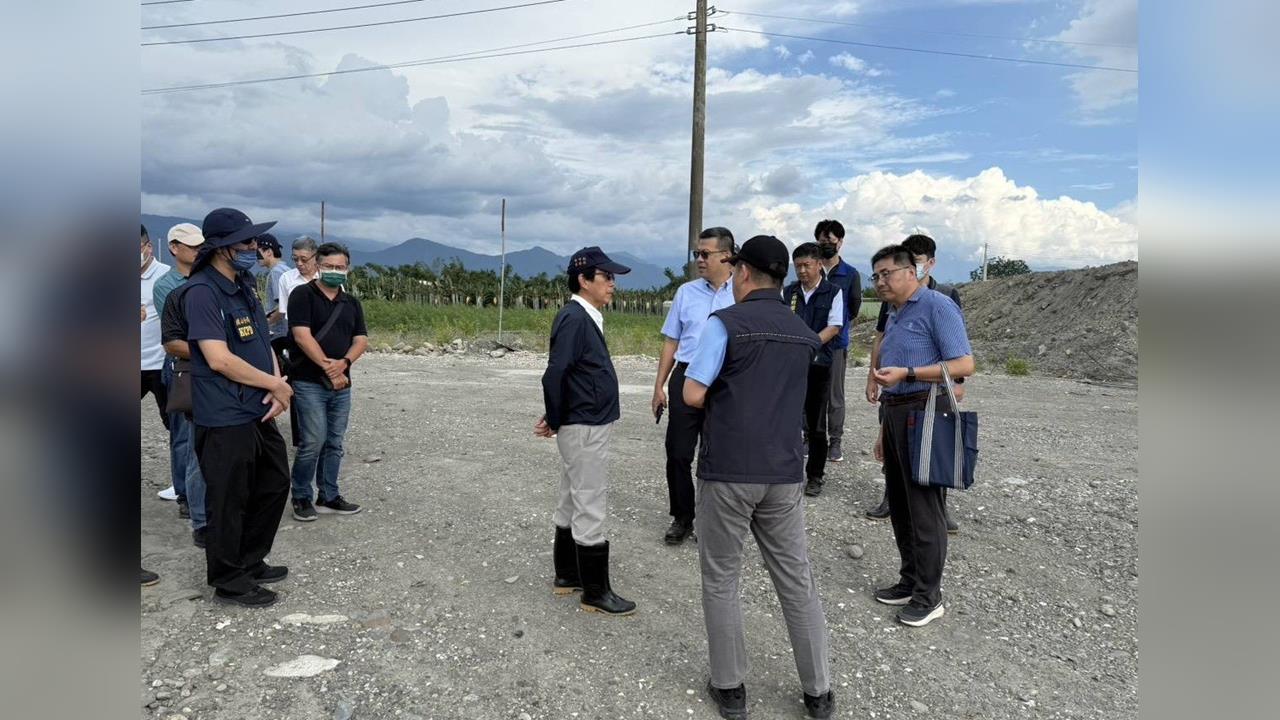 快新聞/高市府出手了!美濃農地遭盜採「挖出坑洞」 會同檢調嚴辦重罰