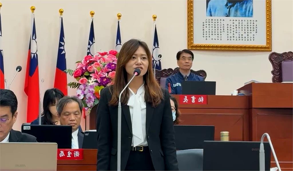 離譜官員！議員質詢　施淑婷開粉專直播「胡說八道」
