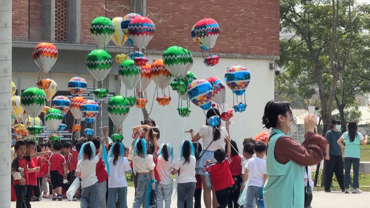 雲林最強兒童節盛事 麥寮鄉社教園區進駐「巨型熱氣球」