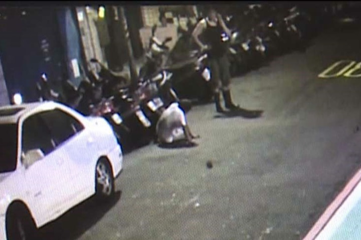 不滿叔叔嗜賭常要錢  姪兒持冰錐刺胸致死