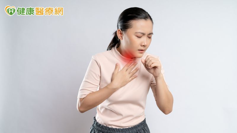 秋天喉嚨癢、一直咳怎麼辦？中醫解析飲食與保養重點
