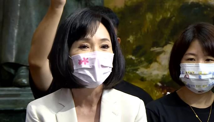 快新聞/喊「不要那麼快要我提出政見」! 柯志恩:粗壯雙腿會走遍高雄