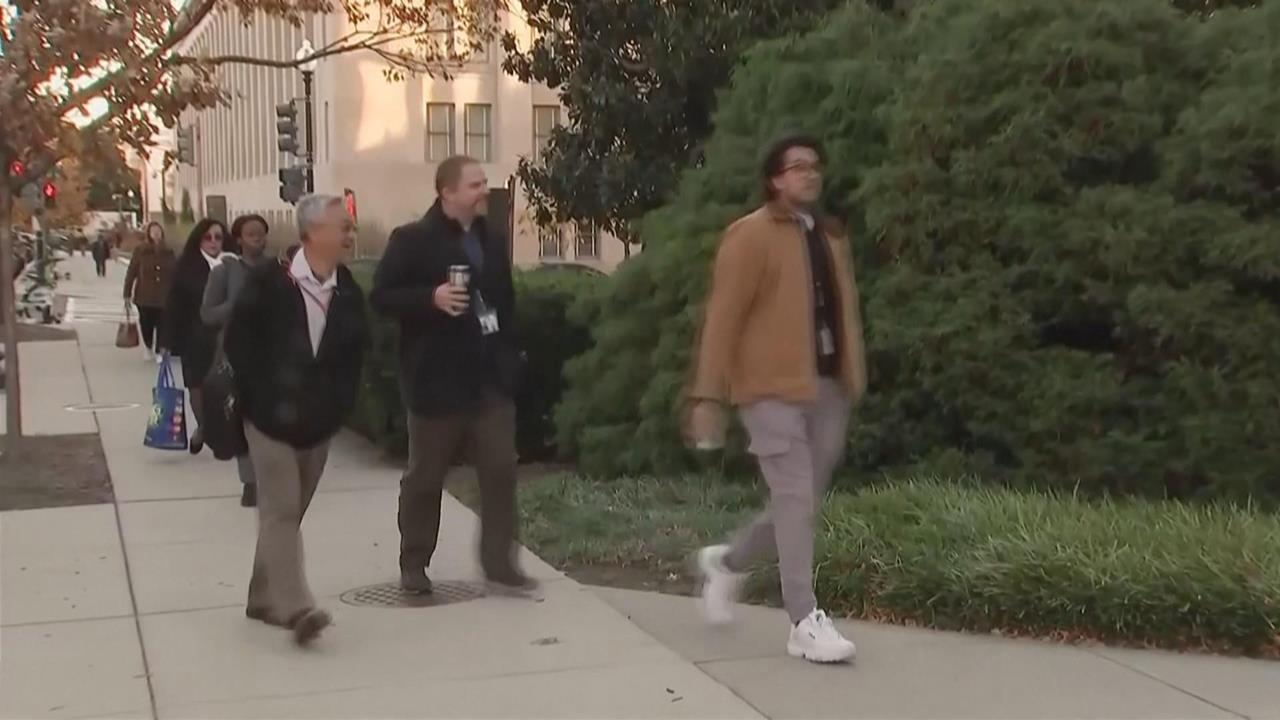 美國政府停擺43天落幕　公務員開心返工　航班仍受影響