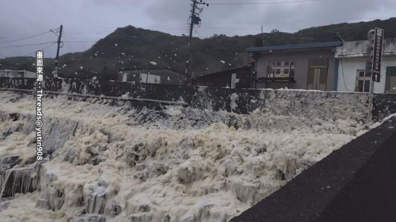 貢寮驚現「奶泡海」奇景恐影響生態 海洋專家解密「形成原因」