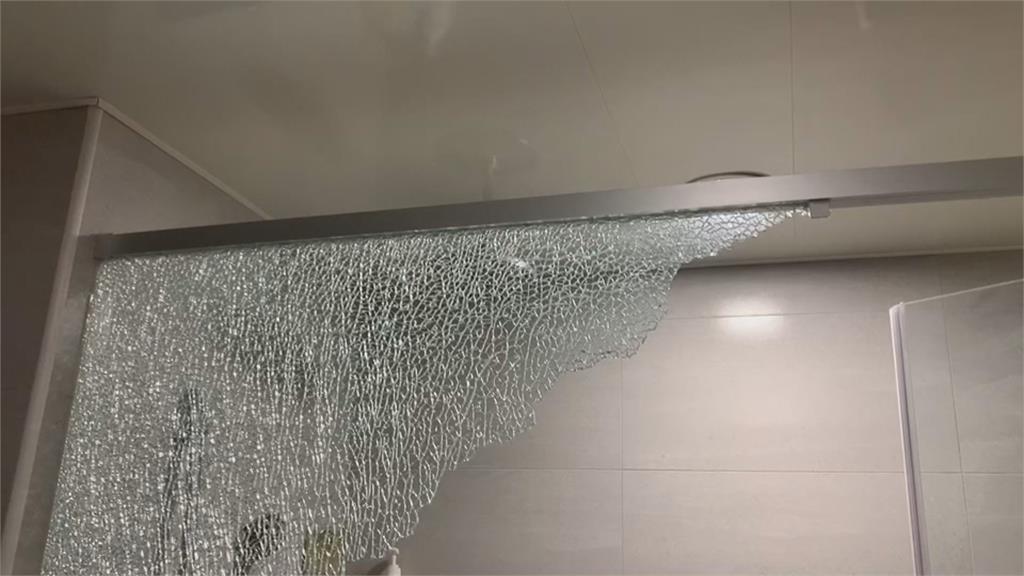 夢中驚醒！　淋浴間玻璃爆裂　東明社宅住戶質疑偷工減料