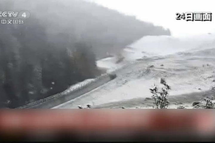 冷空氣襲氣溫驟降12度 中國新疆飄白雪