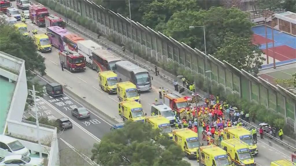 載滿老人、小孩！香港將軍澳連環車禍　5車頭尾相撞75人受傷