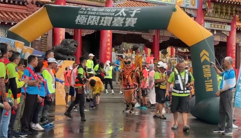 風雨生信心!三太子環台賽逢薇帕外圍環流 選手無畏風雨挑戰前行