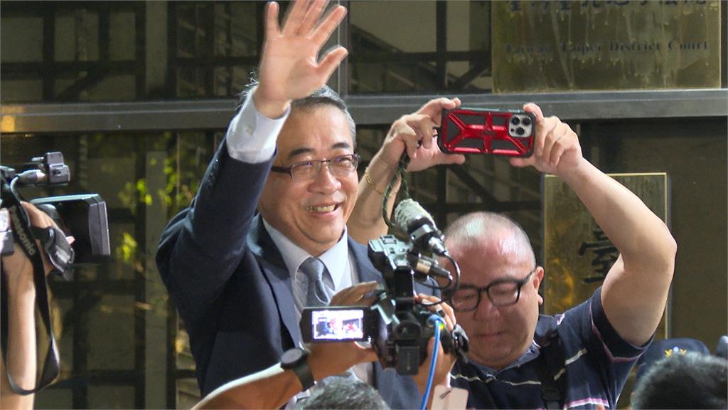 「柯文哲律師」鄭深元稱討厭吃碗內洗碗外惹議　四叉貓爆他私下為人：被他的無恥嚇到