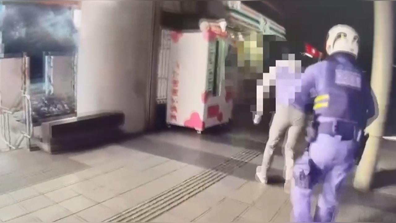 男子情緒失控暴衝捷運站　嚇壞民眾遭五員警壓制在地