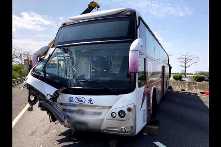 國一北上4車追撞 車道一度封閉回堵