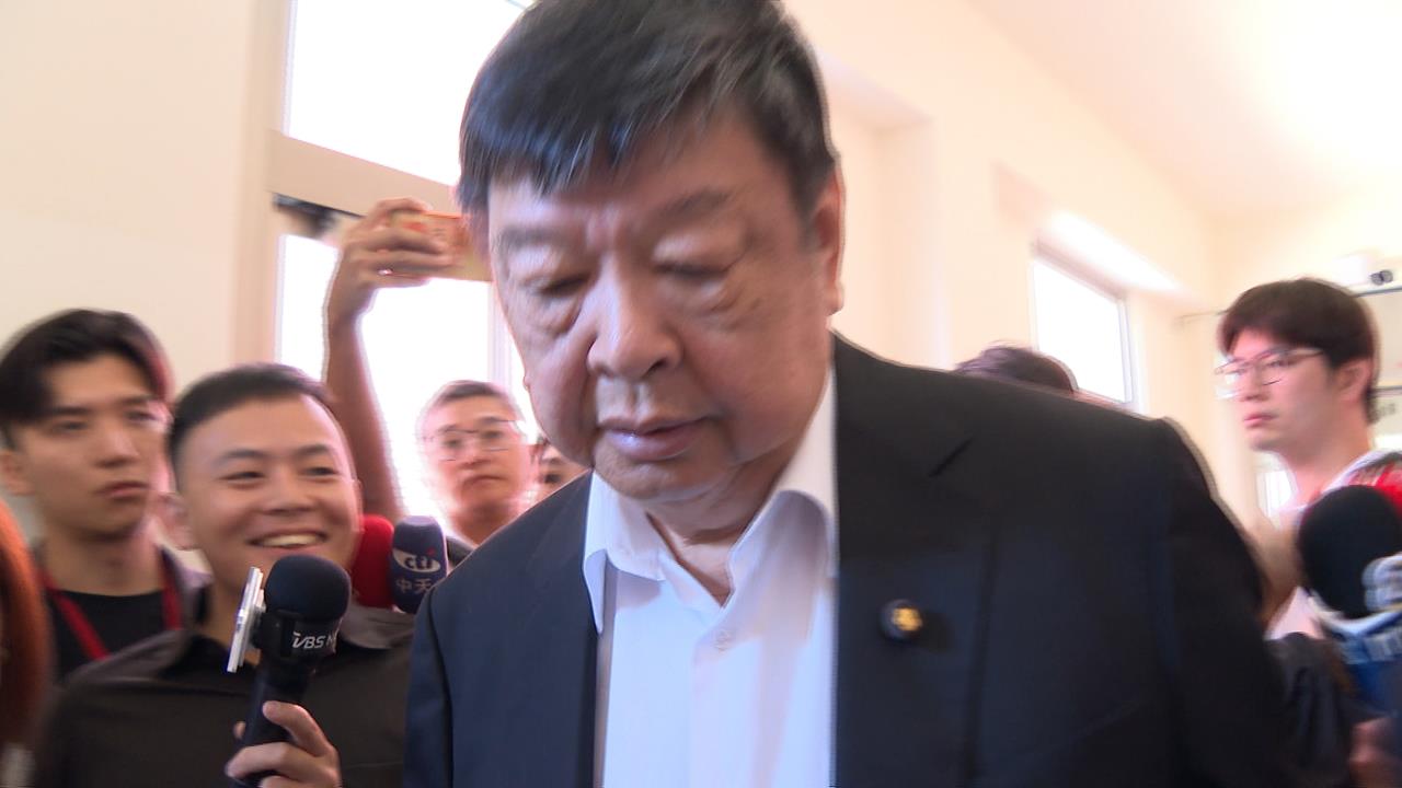 曾表態為中國人.肚子頂撞范雲.陳雪生從政爭議一籮筐