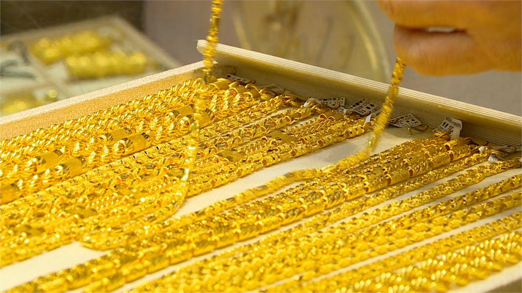 金價飆新高1萬300元！銀樓爆「黃金拋售潮」業者驚：一賣就是幾十萬