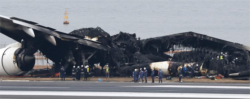 羽田機場撞機事故責任釐清中　日航、保安廳皆稱「獲得起飛許可」