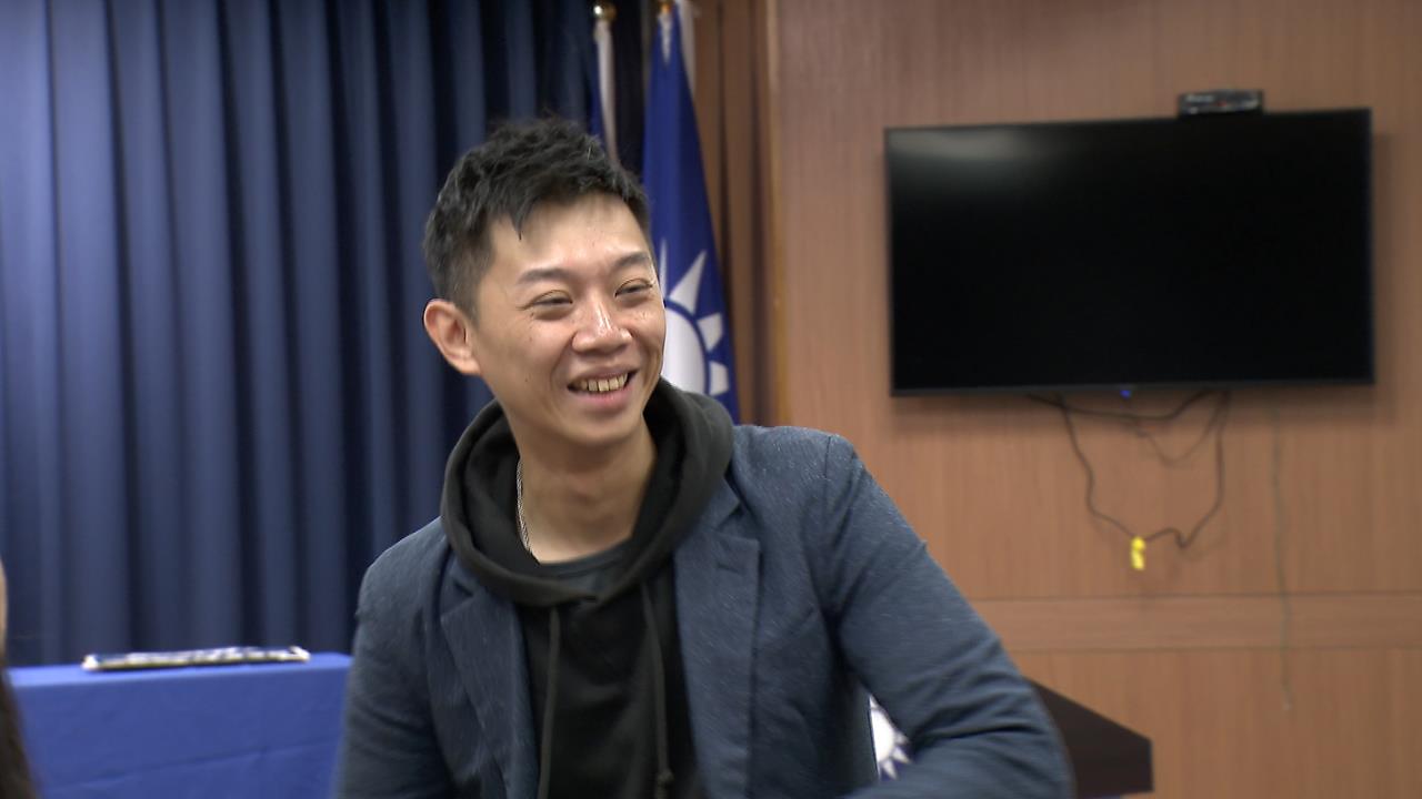 國民黨新媒體部主任由音樂人王安國擔綱　藍委多人指「不認識」