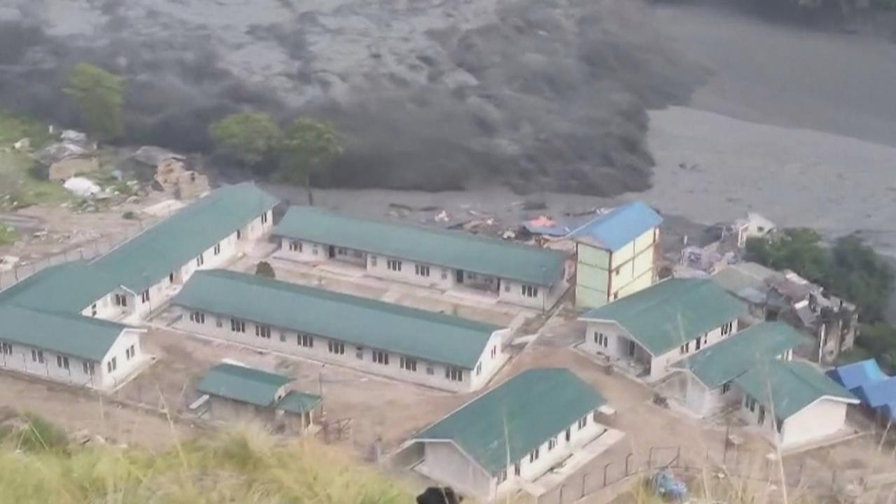 尼泊爾又傳山洪爆發　泥流吞沒房屋　下游民眾急撤