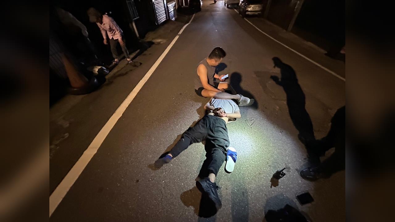 快新聞／詐團冒充地檢署長官！老翁險失400萬　中壢警埋伏人贓俱獲