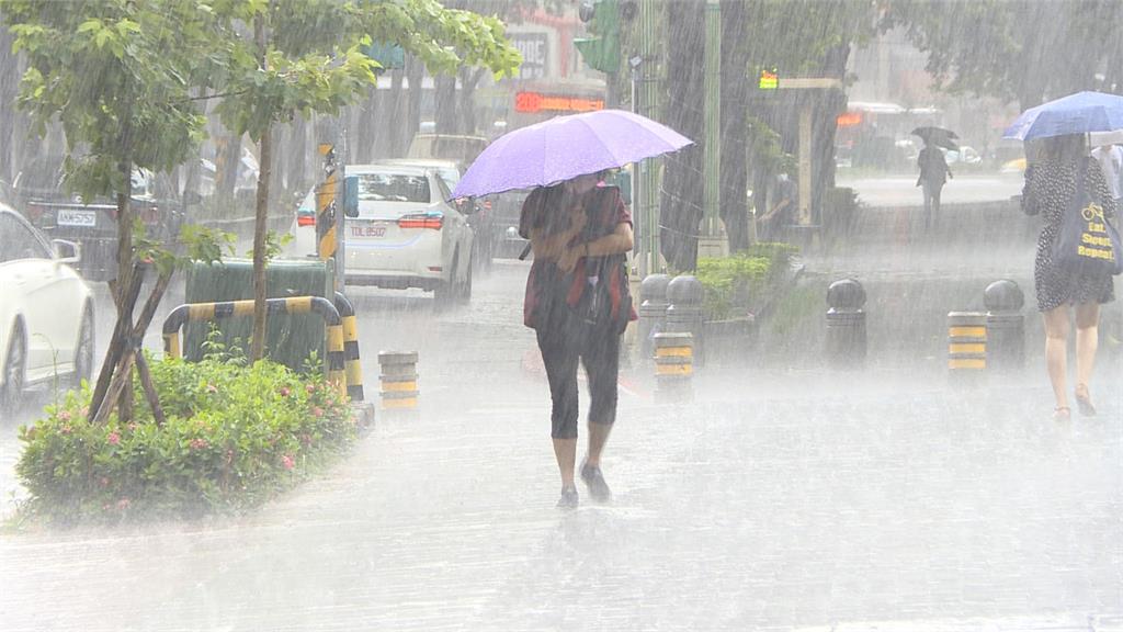 天熱又爆雨！ 16縣市發大雨特報