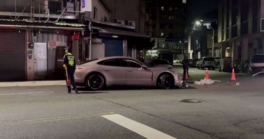 400萬保時捷Taycan毀了!台南醉媽載女 橫掃7車釀1傷
