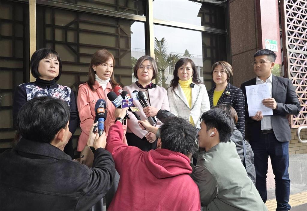 快新聞／可惡至極！立院衝突掛彩　5女綠委按鈴告陳玉珍：行為如校園霸凌