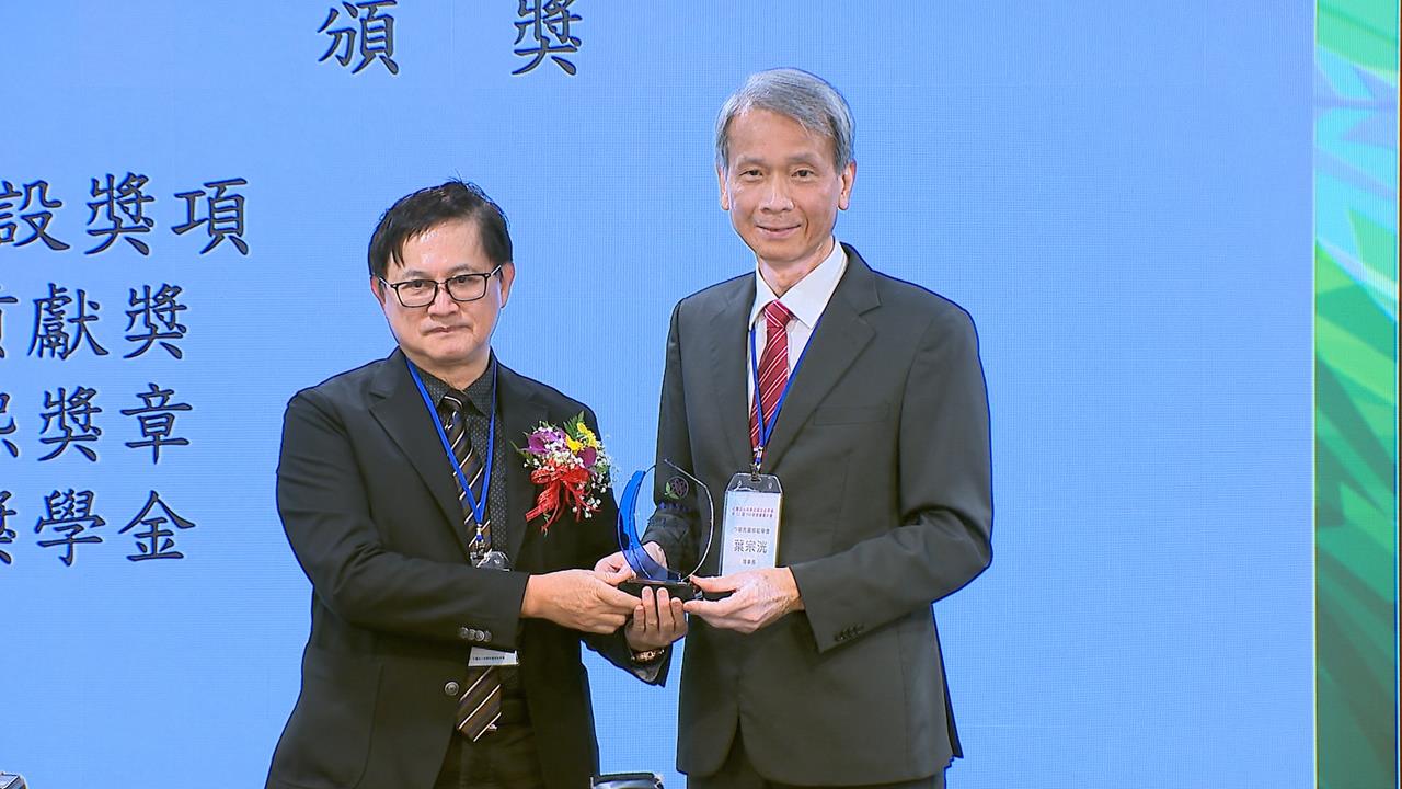 獲頒核能學會特殊貢獻獎 童子賢重申核綠共存